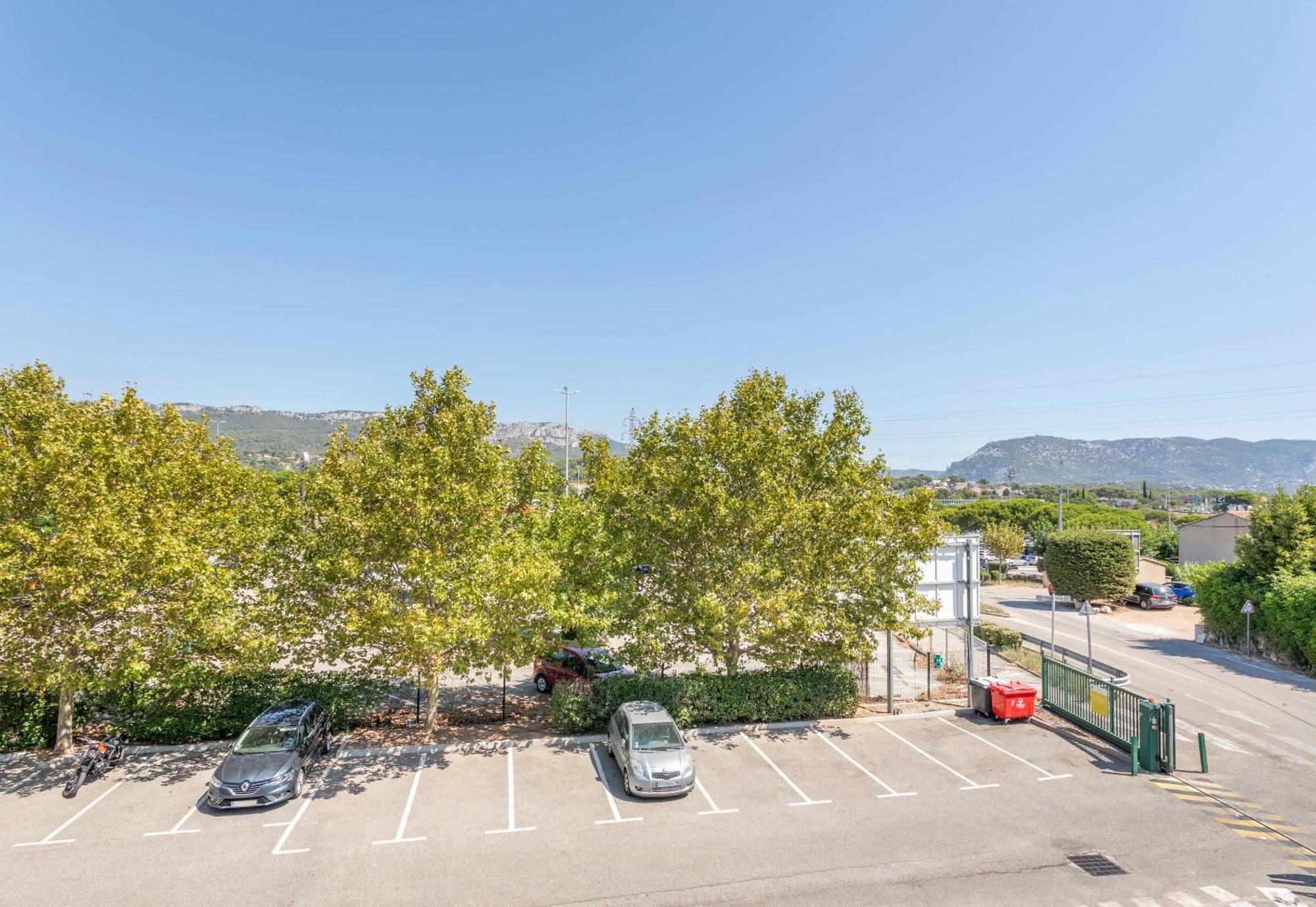 B&B Hotel Toulon Ollioules Bagian luar foto