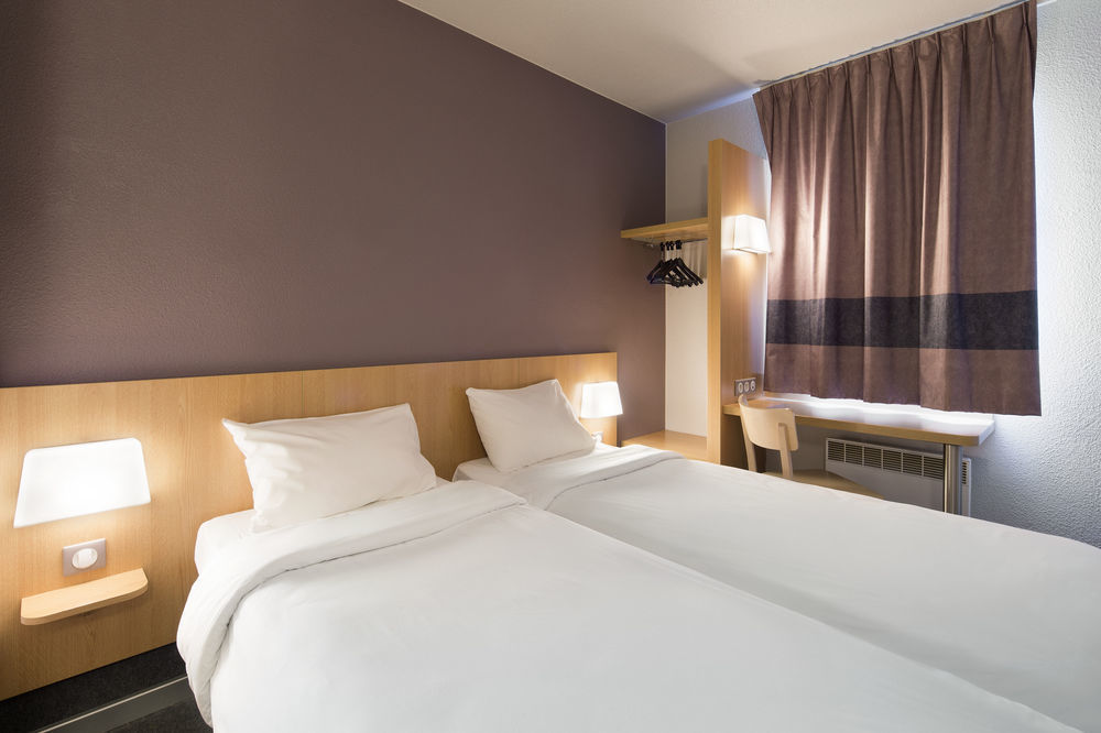 B&B Hotel Toulon Ollioules Bagian luar foto