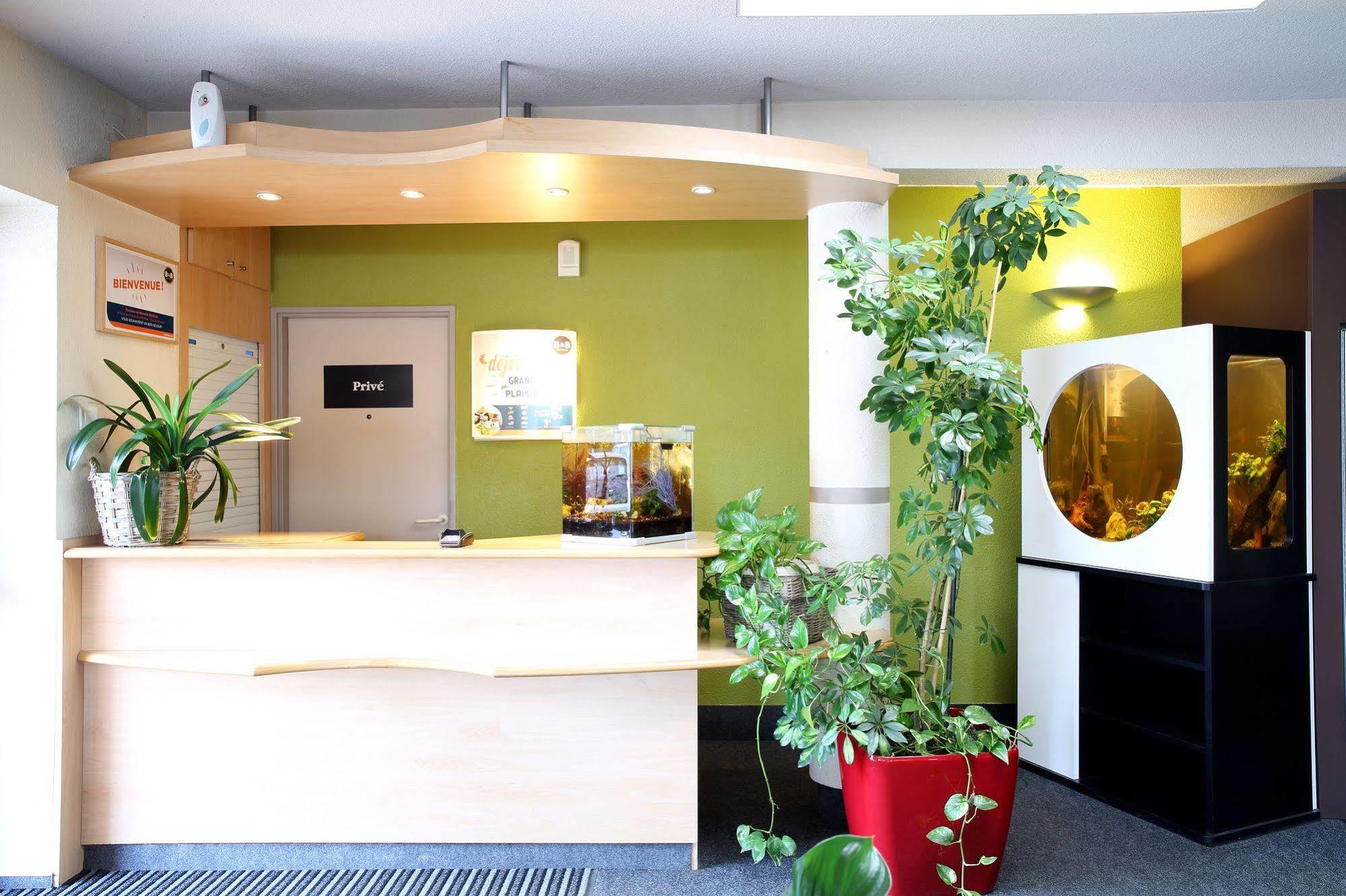 B&B Hotel Toulon Ollioules Bagian luar foto
